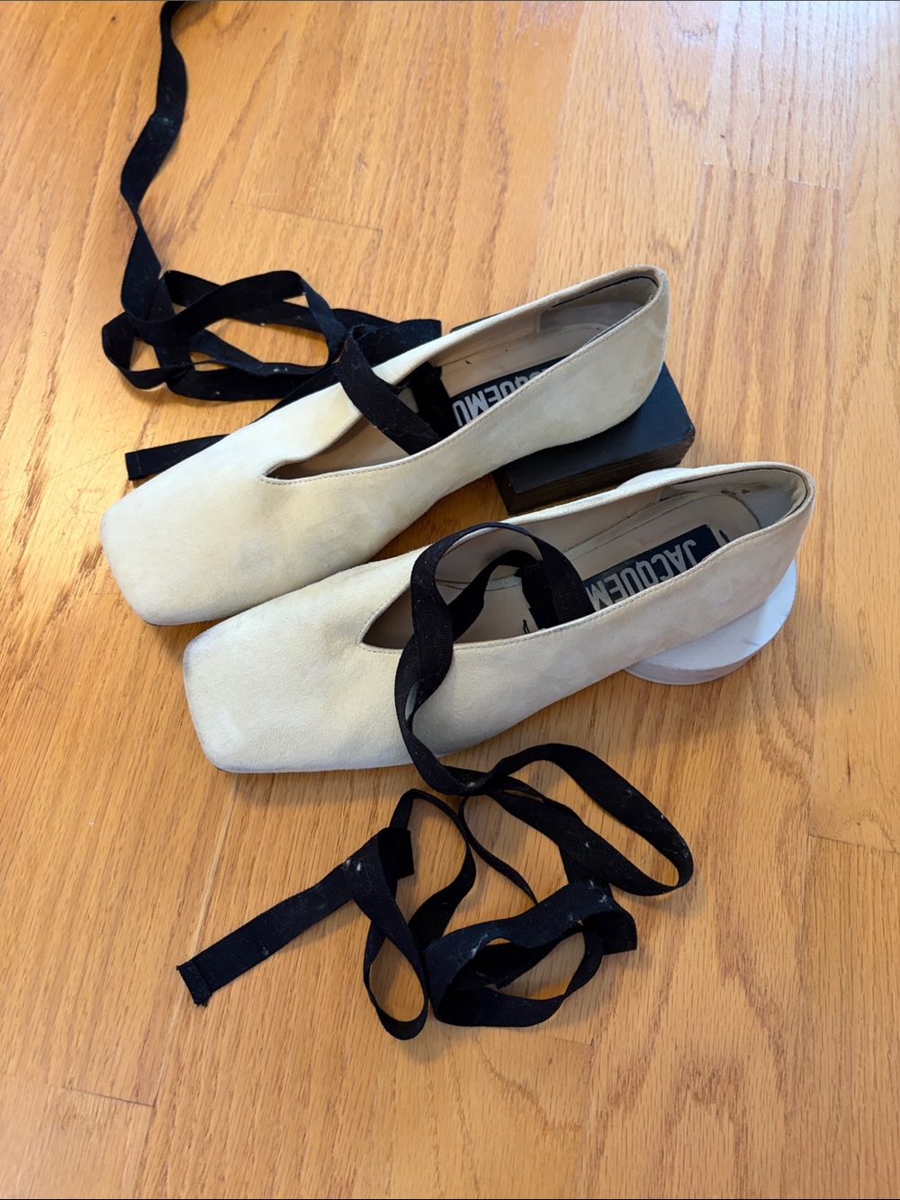 Jacquemus off white/cream suede ballet pumps structural heels size 40 shapes